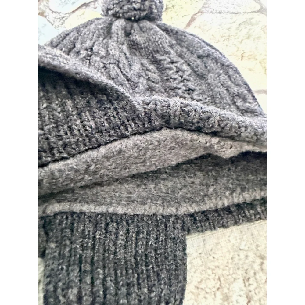 Gap Hat w/Flaps - Picture 4 of 4